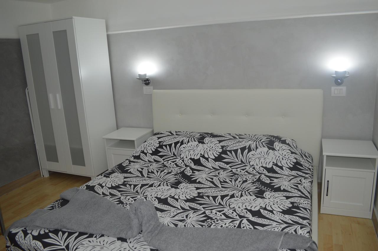 Petros Room Camere Salerno Exterior foto