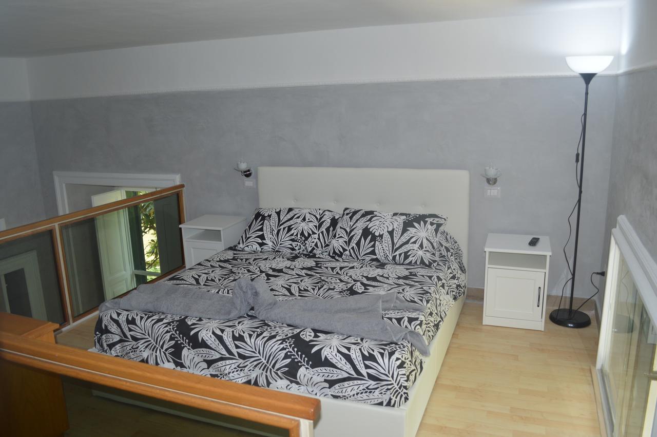Petros Room Camere Salerno Exterior foto